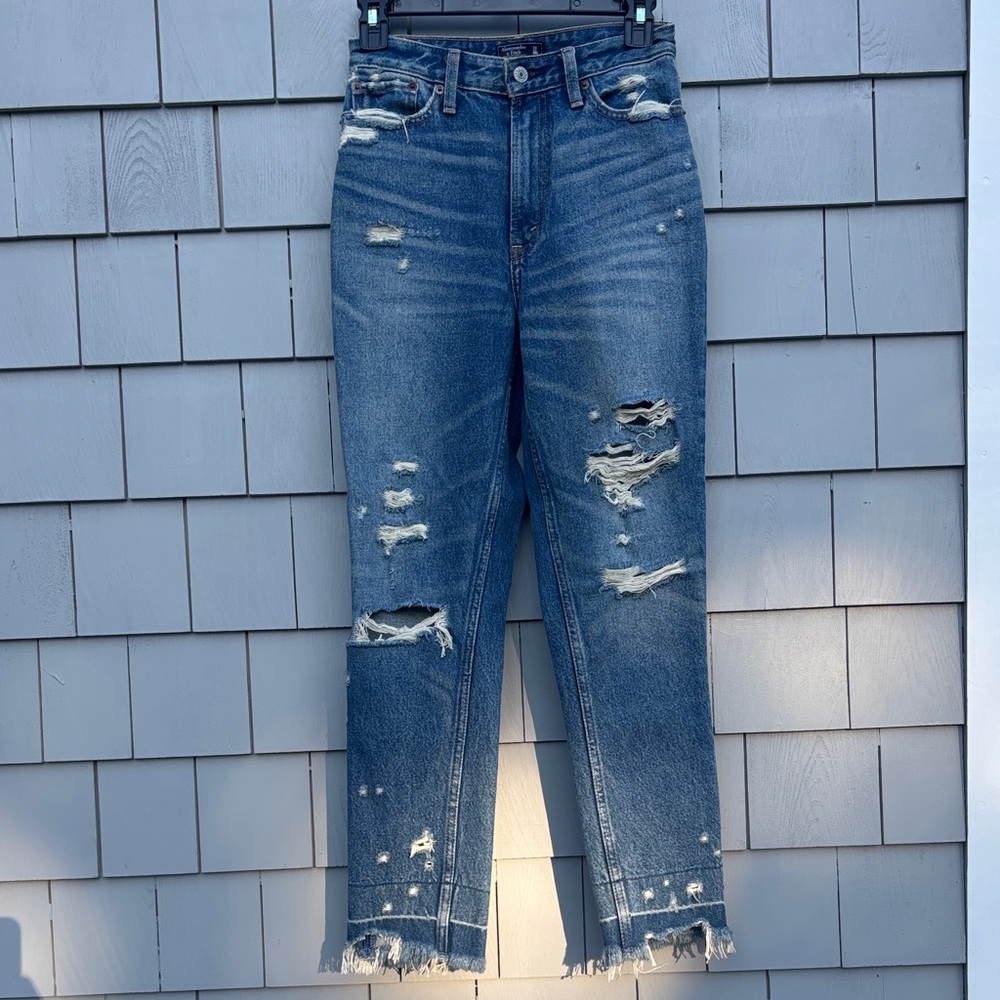 Abercrombie & Fitch Distressed Ankle Jeans in Blue